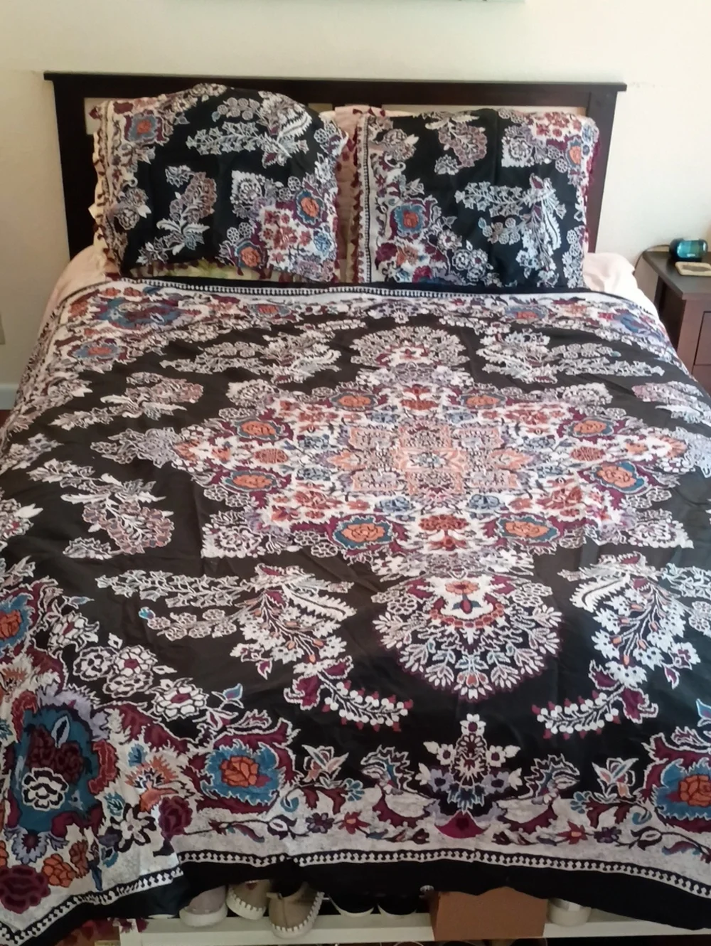Urban Outfitters Zenia Tassel Duvet Cover And Pillow Shams, Full/Queen - NWT
